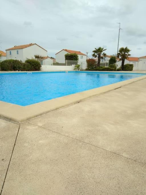 Maison De Vacances En Bord De Mer, Avec Piscine La Faute-sur-Mer Bagian luar foto